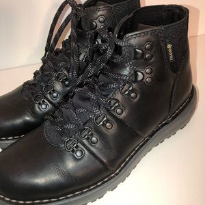 Danner Gortex women’s size 7 Vertigo 917 Vibram
